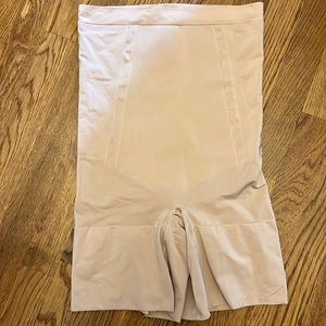 COPY - Spanx high waisted mid thigh, shorts beige XL Shapeware